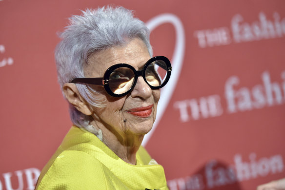 With her signature style of oversized glasses, bright red lipstick and colorful outfits, Iris Apfel was hard to miss. 