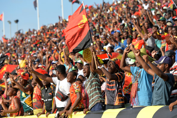 Fans pack the national stadium in Port Moresby to watch the Kumuls in action.