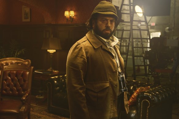 Dan Fogler as Francis Ford Coppola
in The Offer.