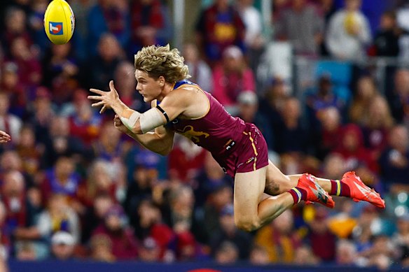 Will Ashcroft fires off a handball.