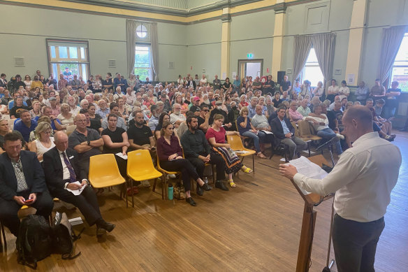 Inner West Mayor Darcy Byrne speaks to frustrated residents at a meeting about the Rozelle interchange on Thursday night.