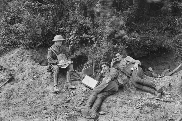 War artist Will Dyson sketching troops in World War I.