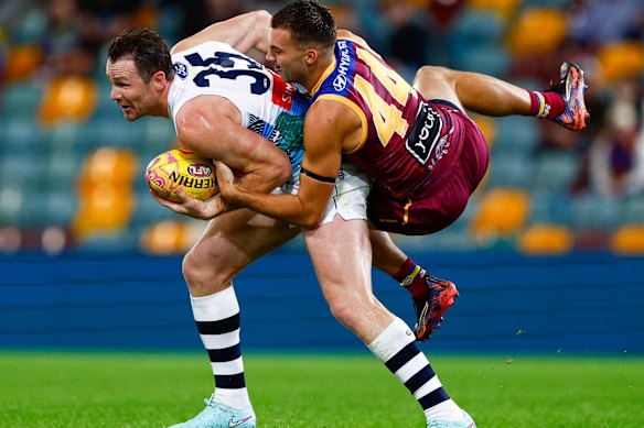 Patrick Dangerfield looks to shake off Darcy Wilmot.