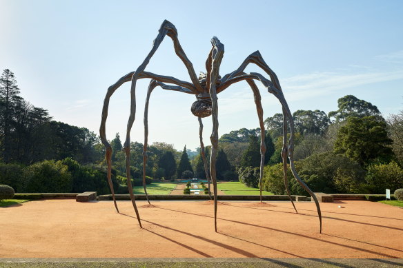 Louise Bourgeois’s Maman (1999), installed during the exhibition Louise Bourgeois: To Unravel a Torment at the Museu de Arte Contemporânea de Serralves, Porto.