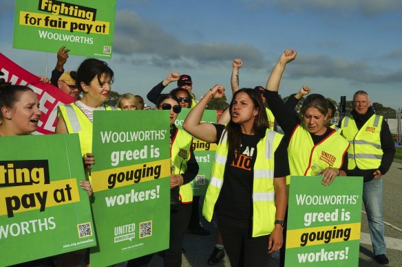 Protesters formed a picket line outside the Woolworths distribution centre in Dandenong South on Monday. 