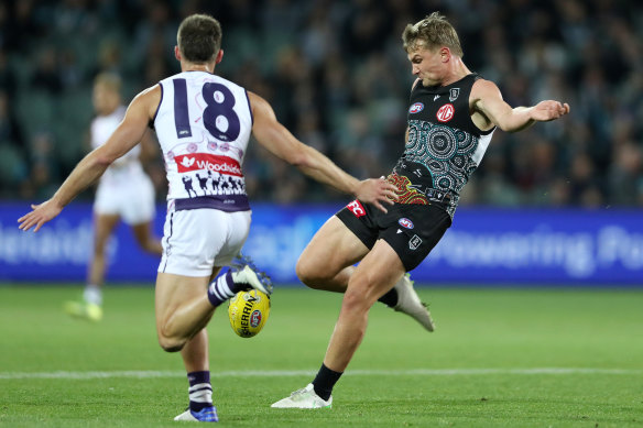 Ollie Wines get a kicks away in Port Adelaide’s win over the Dockers.