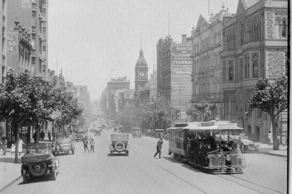 Collins Street, looking west, as seen in Gus Berger’s documentary The Lost City of Melbourne.