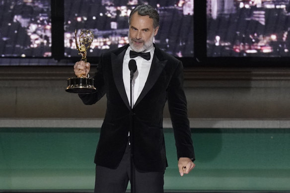 Murray Bartlett accepts his award for outstanding supporting actor in a limited anthology series or movie for The White Lotus.