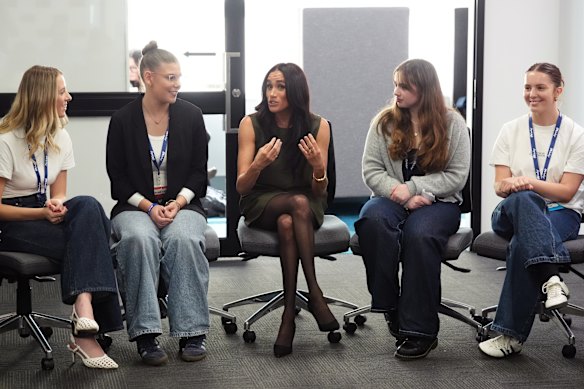 Meghan meets young advocates during a visit to Batyr.