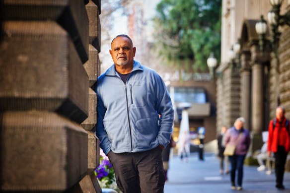 Michael Long will leave from Melbourne Town Hall and walk to Canberra in support of the Voice. 