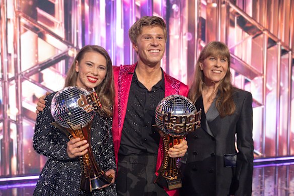 Bindi, Robert and Terri Irwin after Robert won the US version of Dancing with the Stars.