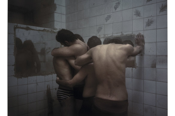 Hoda Afshar’s photograph of men
in a bath house (Untitled #4).