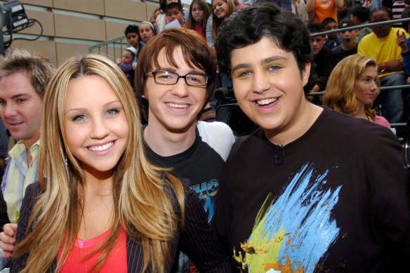 Amanda Bynes (left) with Drake Bell (centre) and Josh Peck (right) who is no relation to Brian Peck.