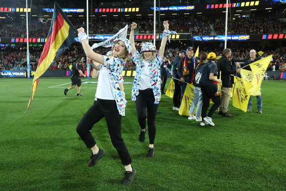 Dancers wear Gather Round shirts during the lead-up to the Adelaide-Carlton match.