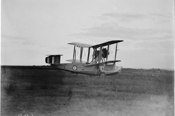 Commander Wackett’s flying boat the Widgeon in a field, New South Wales, ca. 1925 