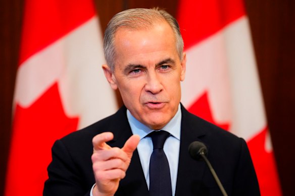 O primeiro-ministro Mark Carney revogou algumas das leis ambientais introduzidas pelo seu antecessor, Justin Trudeau.