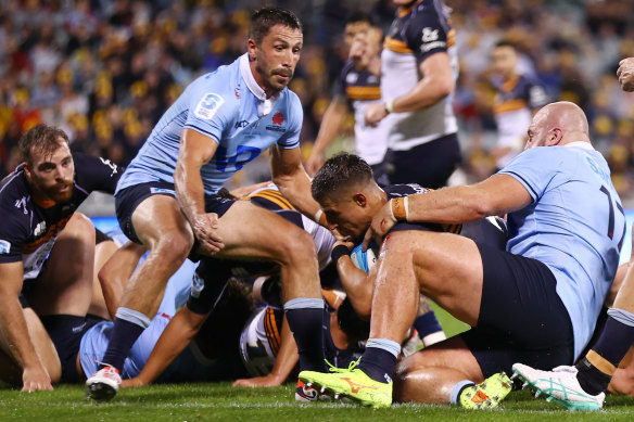 Harrison Goddard scores against the Waratahs