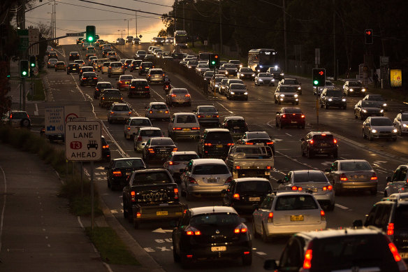Queensland's rising population growth masks a per-capita decline in public transport usage as outer-city residents shift back to their cars.