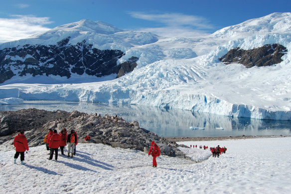 Hiking in Antarctica with Ponant.