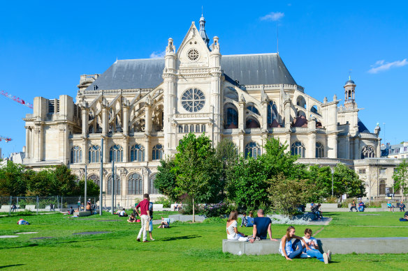 Saint-Eustache holds Sunday organ recitals … all free.