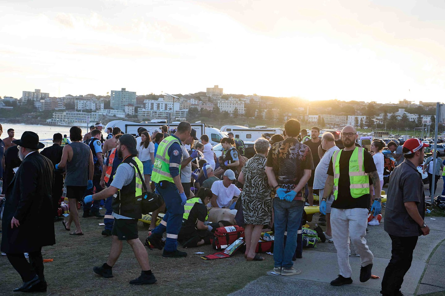 Photos: Bondi shooting rocks community