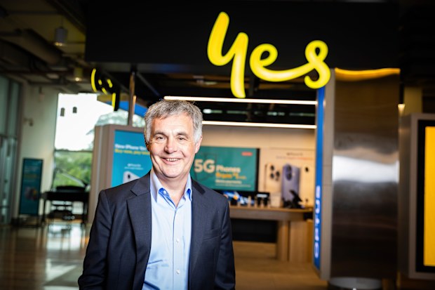 Optus chief Stephen Rue considers bundling sports streaming with mobile ...
