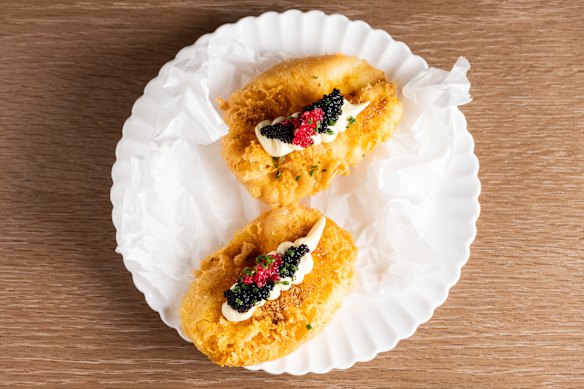 Potato scallops with creme fraiche, black caviar and finger lime.