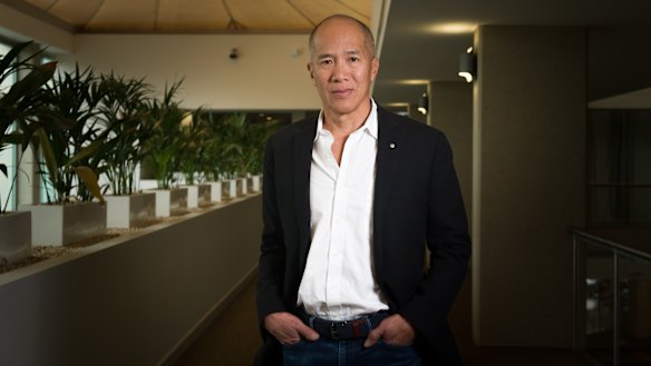 Brain surgeon Dr Charlie Teo has defended himself after accusations of charging excessive fees for risky surgeries. 