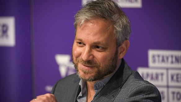 Chief Health Officer Professor Brett Sutton has warned lifting the five-kilometre rule could lead to "really explosive transmission" of coronavirus infections. 