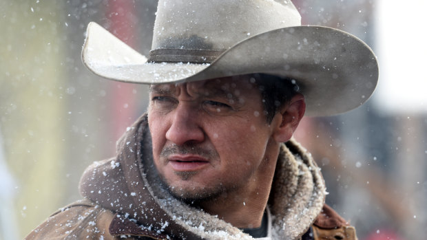 Jeremy Renner as an experienced game tracker in Wind River.