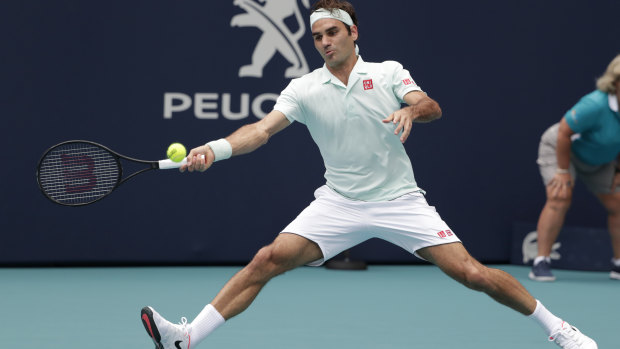 Roger Federer on his way to beating John Isner in the Miami Open and claiming is 101st title. 