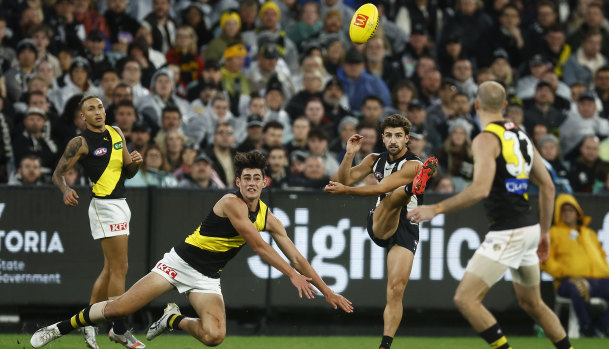 Josh Daicos helped Collingwood maintain their unbeaten start with a win over Richmond.