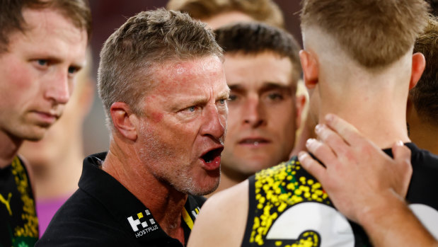 Richmond coach Damien Hardwick delivers an impassioned plea to his side.