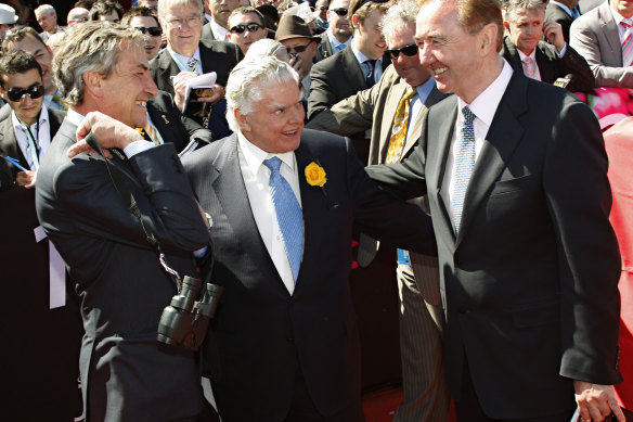 Weld (right) with Bart Cummins and Luca Cumani in 2008.