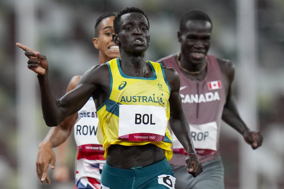 Peter Bol wins his semi in the 800m at the Tokyo Olympics in 2021.