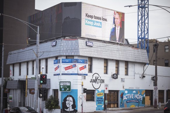 The mural at Kew Junction.