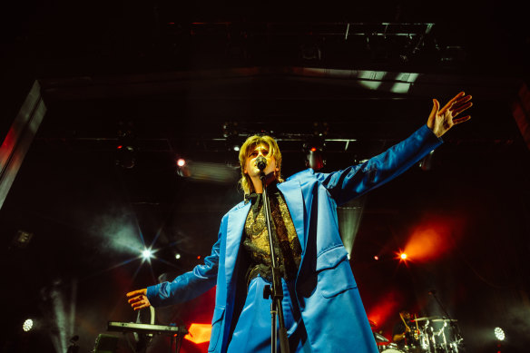 Ruel’s set was as electric as the blue suit he wore.