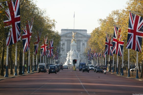 The Mall heading towards Buckingham Palace.