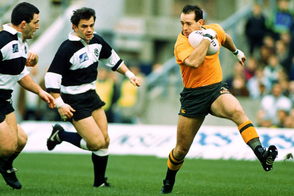 David Campese mesmerises the Barbarians during a 1992 Test match.