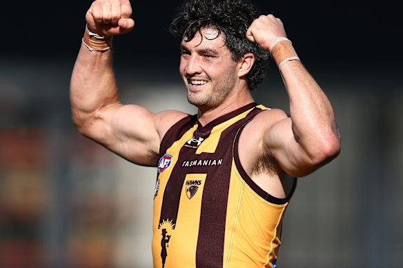 Tom Barrass returns to the Hawthorn side for their clash against Gold Coast Suns.