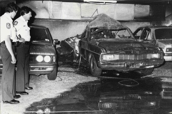 Police inspect the car bomb at the basement in Bondi. 