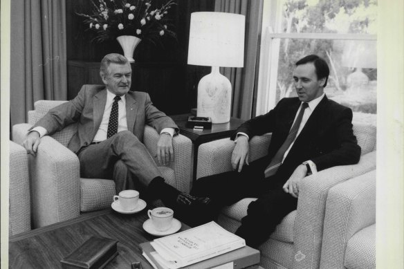 Bob Hawke (L) and Paul Keating.