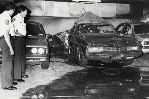 Police at the site of the Hakoah Club in Bondi after the 1982 carpark bombing.