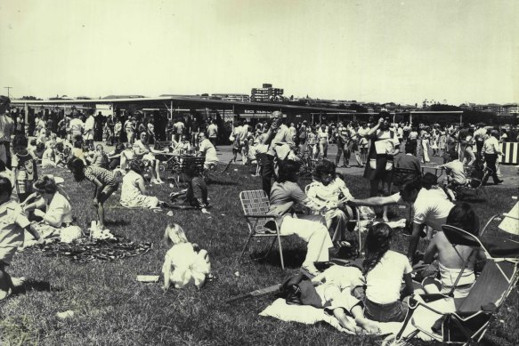 Punters and families on the old Randwick Flat in 1976.