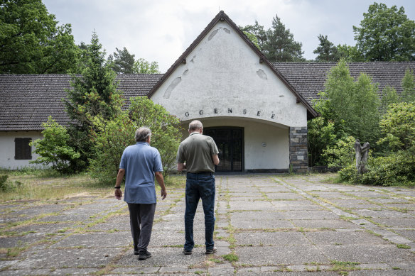 Visitors at the main entrance of Joseph Goebbels’ former villa near Wandlitz, Germany.