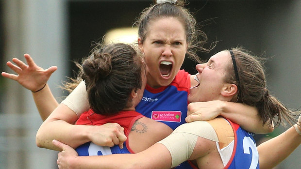 Emma Kearney (centre) of the Bulldogs celebrates a last quarter goal.