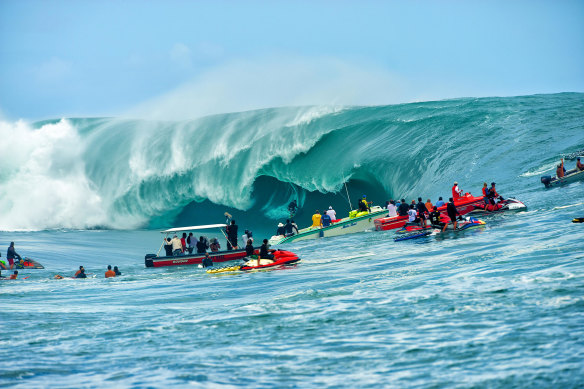 Teahupoo surf top