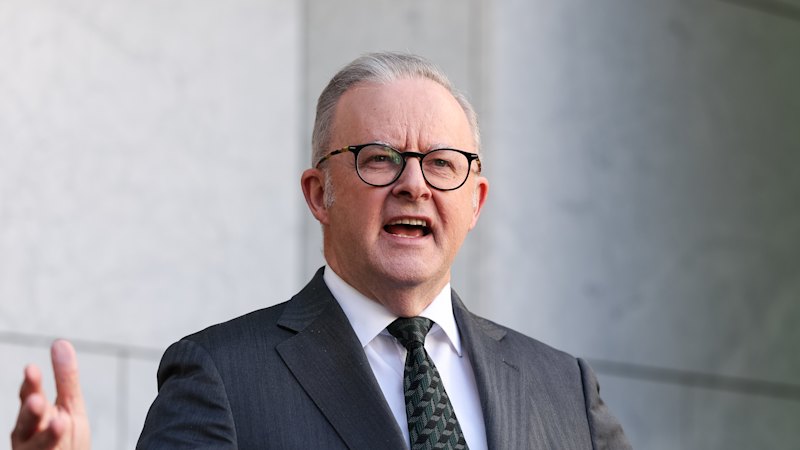 Australia news LIVE: Labor will attempt to pass tax reforms on Thursday; Second cohort of IS-linked brides to return home today; Antisemitism royal commission continues, security services probed