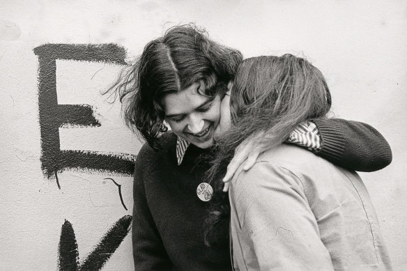 Ponch Hawkes’ No title (Two women embracing, “Glad to be gay”) 1973, NGV. 