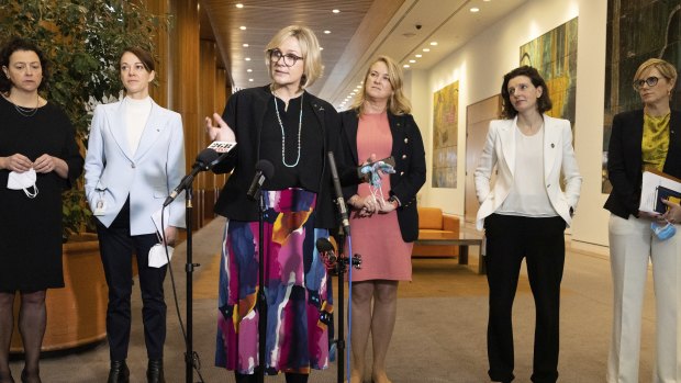 Macho swagger, heckling and stale questions: a new dawn fails to arrive in Canberra